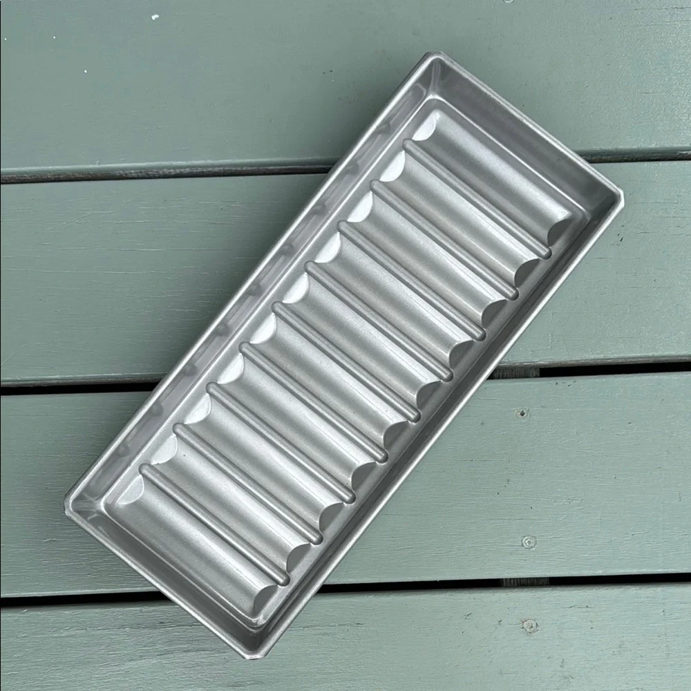 Hot Dog Bun Baking Tray - Picture 2 of 3